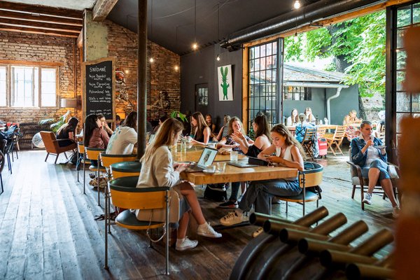 Hlavní prostor kavárny@Kavárna co hledá jméno - náhled 12