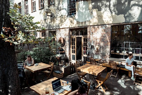 Hlavní prostor kavárny@Kavárna co hledá jméno - náhled 15