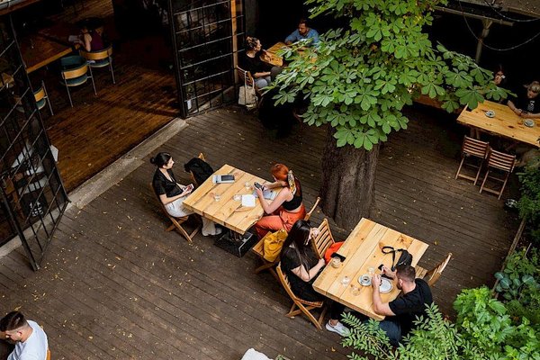 Hlavní prostor kavárny@Kavárna co hledá jméno - náhled 19