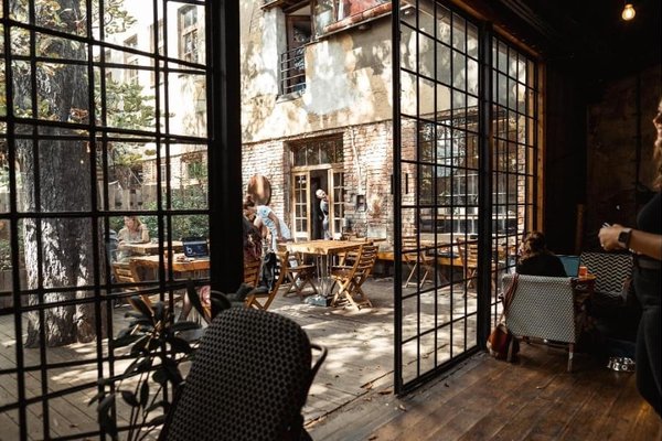 Hlavní prostor kavárny@Kavárna co hledá jméno - náhled 21