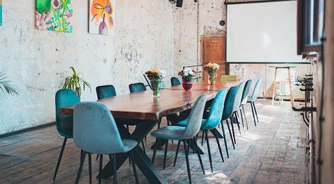 Kavárna co hledá jméno - Zasedací místnost - náhled 3