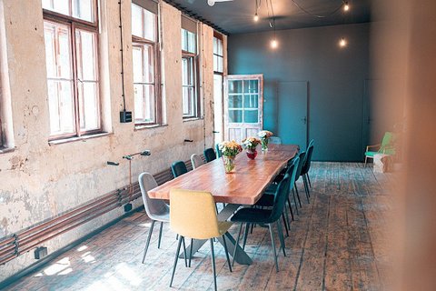 Kavárna co hledá jméno - Zasedací místnost - náhled 8