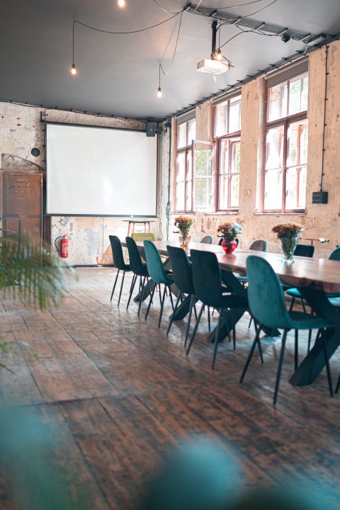 Kavárna co hledá jméno - Zasedací místnost - náhled 14