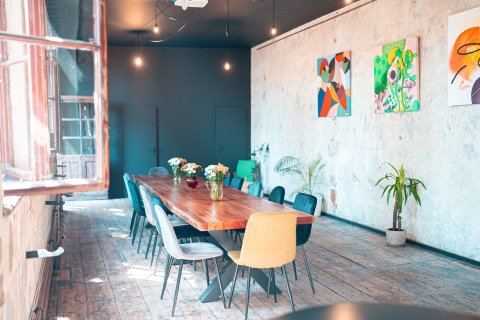 Kavárna co hledá jméno - Zasedací místnost - náhled 16