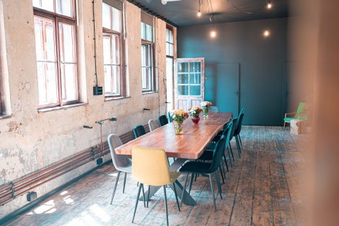 Kavárna co hledá jméno - Zasedací místnost - náhled 17