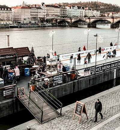 Kluziště Petra na náplavce u Vltavy