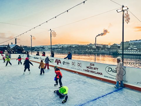 Kluziště Petra na náplavce u Vltavy - náhled 12