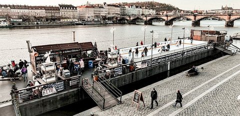 Kluziště Petra na náplavce u Vltavy - náhled 13