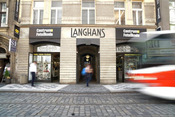 Langhans - centrum a kavárna Člověka v tísni - náhled 2
