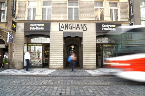 Langhans - centrum a kavárna Člověka v tísni - náhled 2