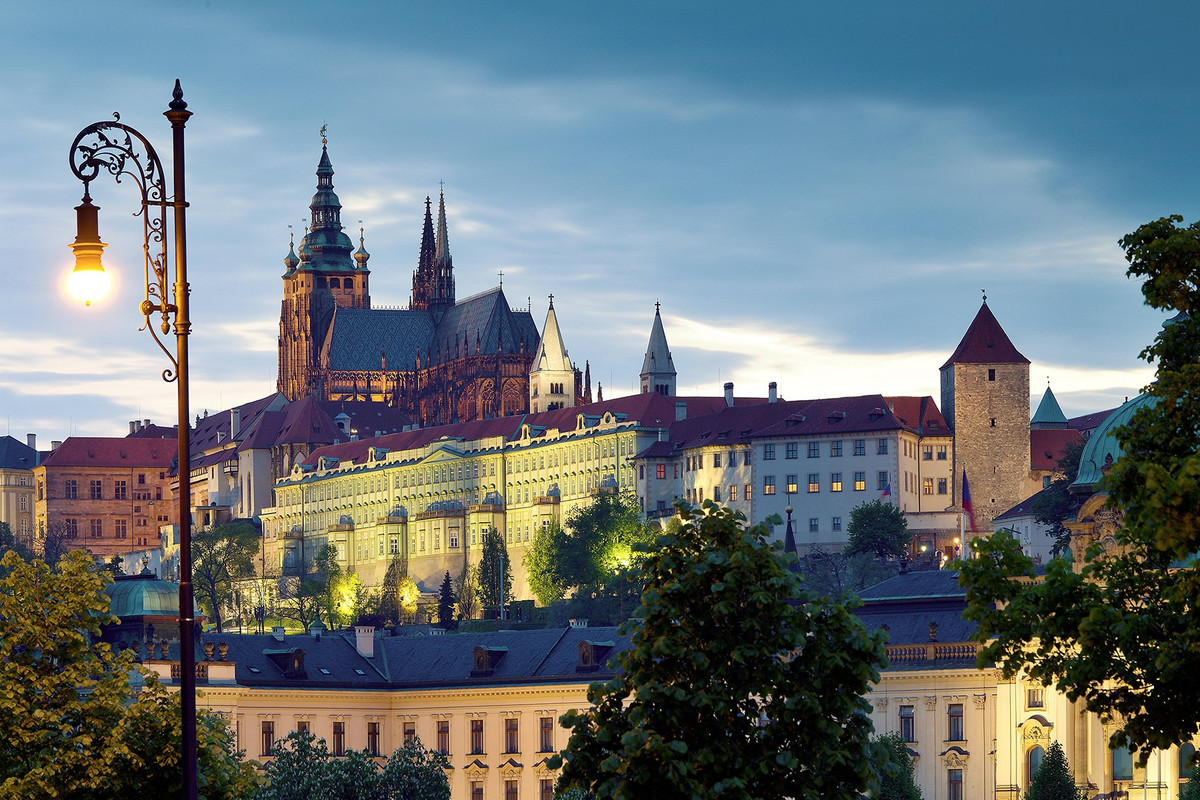 Lobkowiczký palác - obrázek 1