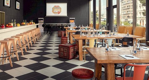 Mama Shelter Prague - Garden Bar - náhled 3