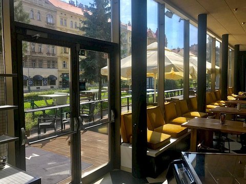 Mama Shelter Prague - Garden Bar - náhled 13