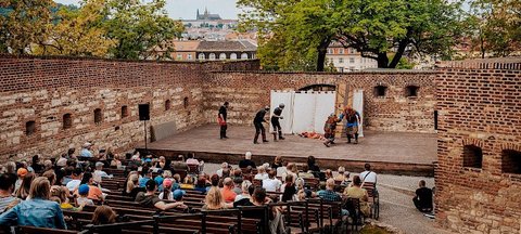 Národní kulturní památka Vyšehrad - Letní scéna na Vyšehradě - náhled 1