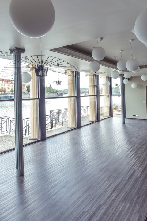 Občanská plovárna - Glass gallery - náhled 1