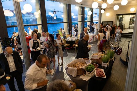 Občanská plovárna - Glass gallery - náhled 3