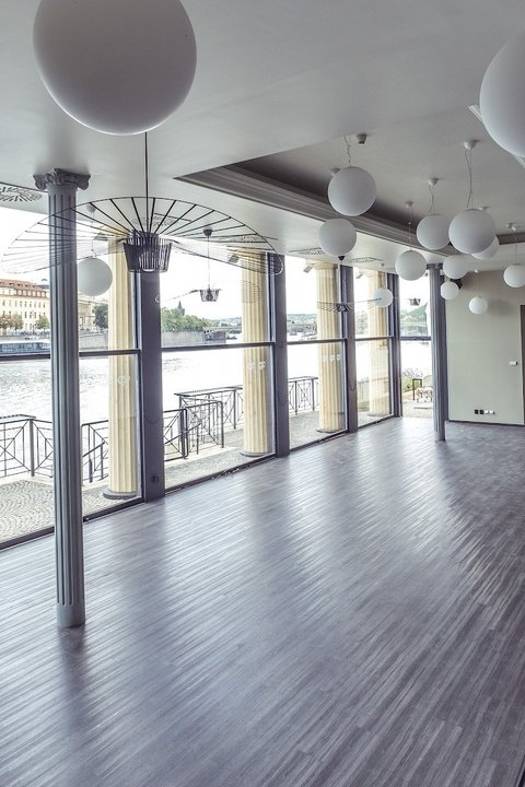 Občanská plovárna - Glass gallery - náhled 4