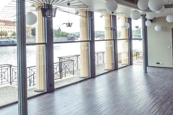 Glass gallery@Občanská plovárna - náhled 5