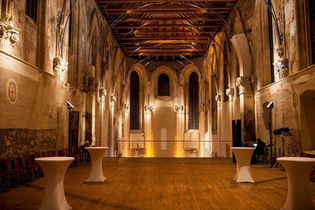 Pražská křižovatka - obrázek 1