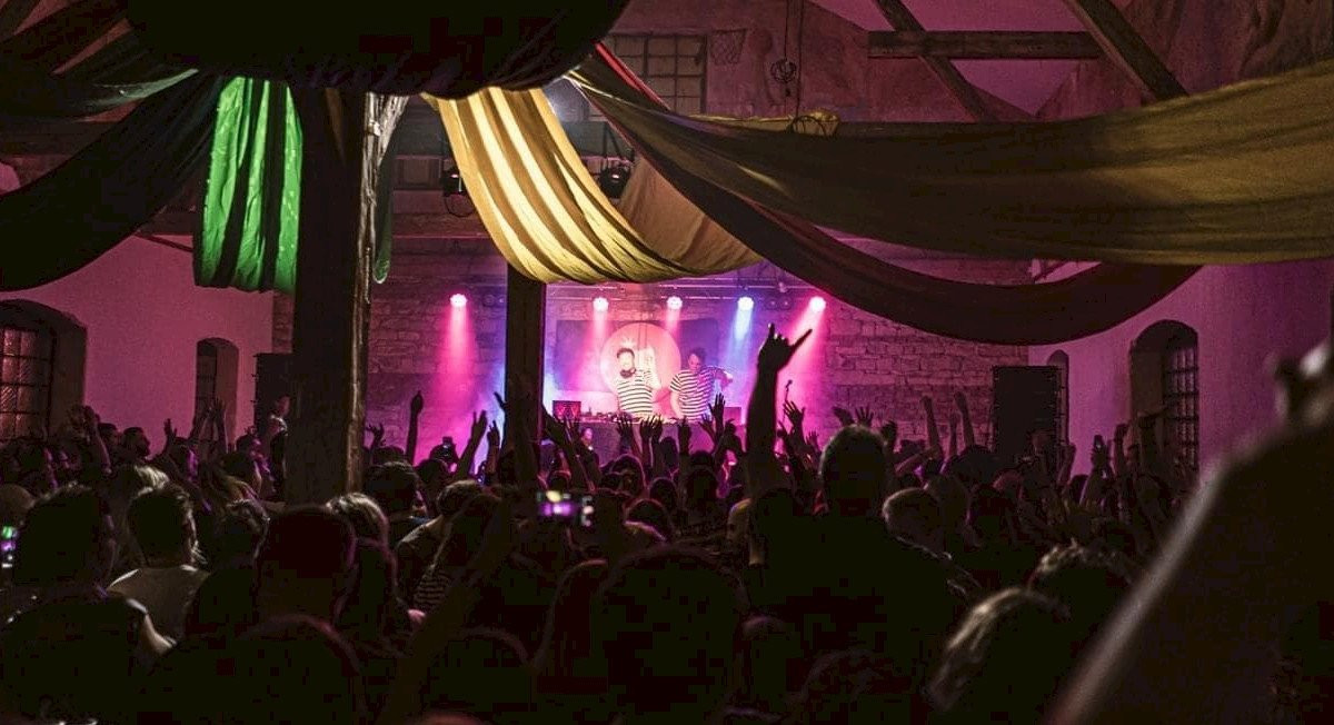 Hlavní budova Radlické@Radlická Kulturní Sportovna - obrázek 1