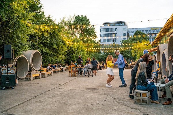 Přední zahrada a pláž@Radlická Kulturní Sportovna - náhled 11