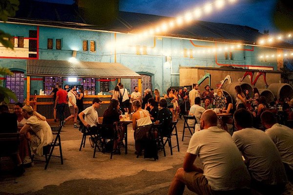 Přední zahrada a pláž@Radlická Kulturní Sportovna - náhled 13