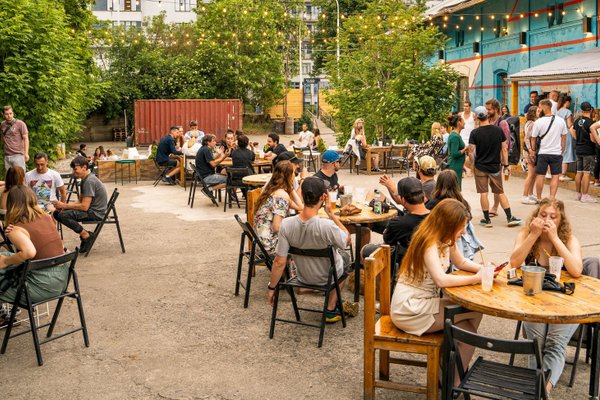 Přední zahrada a pláž@Radlická Kulturní Sportovna - náhled 23