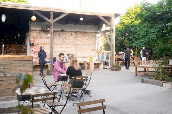 Zadní zahrada@Radlická Kulturní Sportovna - náhled 6