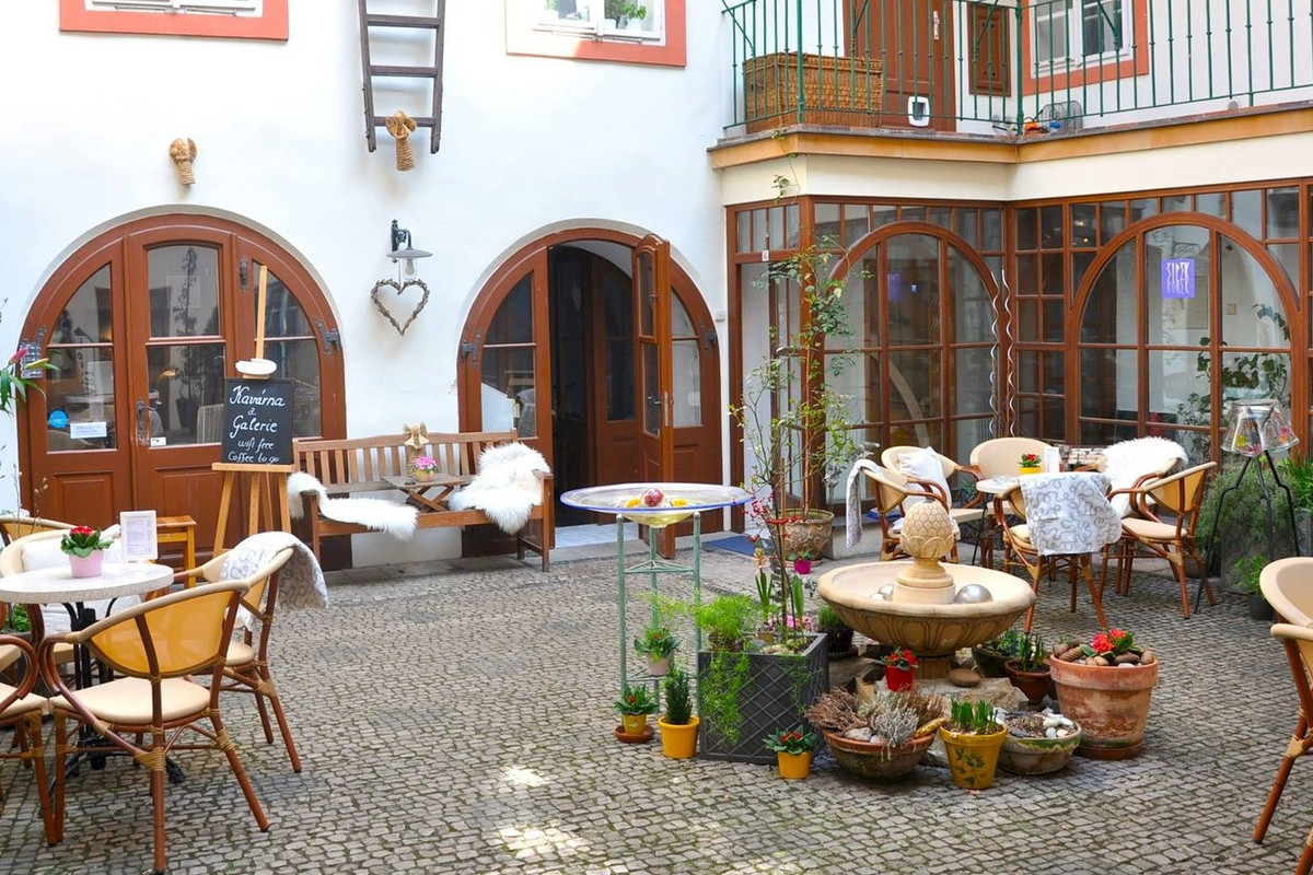 Rainbow's End Cafe and Art Garden - obrázek 1