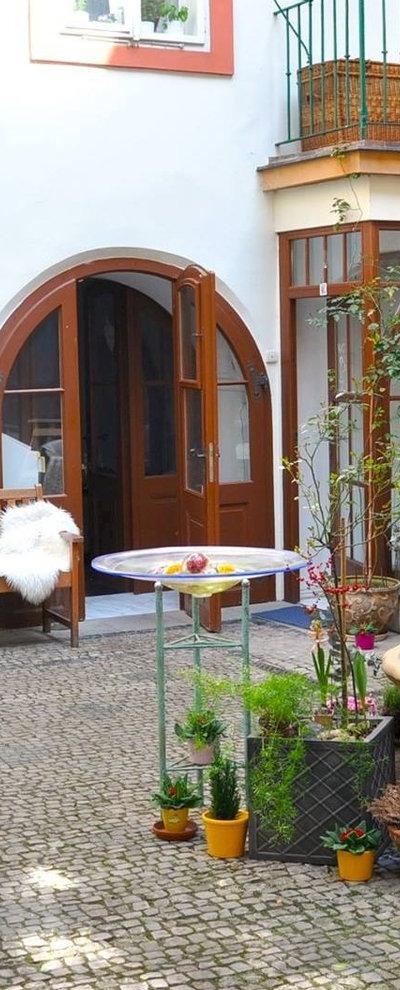 Rainbow's End Cafe and Art Garden