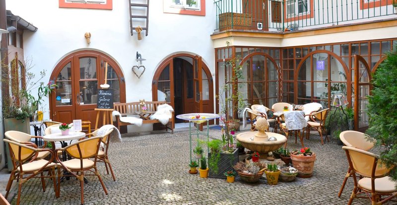 Rainbow's End Cafe and Art Garden - obrázek 1