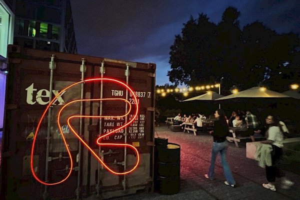 Neformální industriální prostor v Karlíně - náhled 7