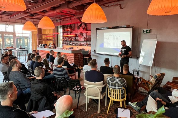 Neformální industriální prostor v Karlíně - náhled 9