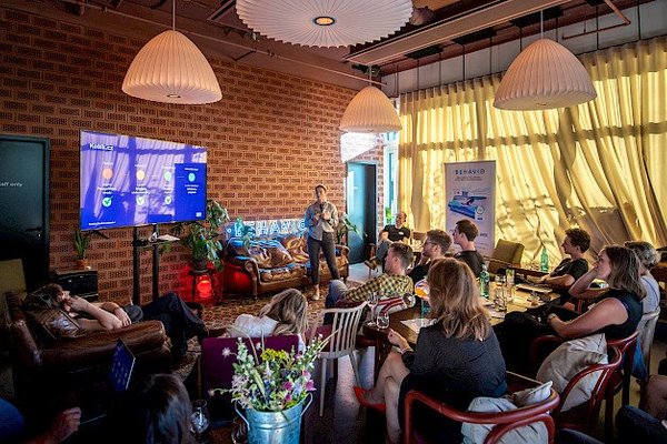 Neformální industriální prostor v Karlíně - náhled 16