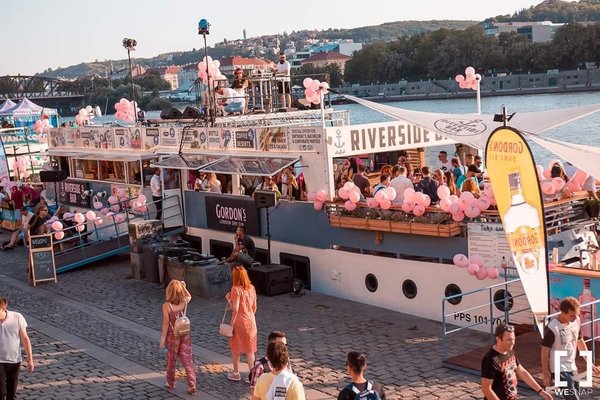 Riverside Bar - náhled 27