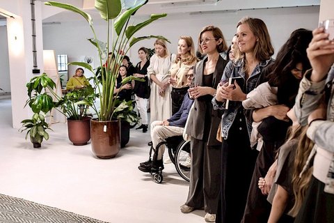 The Apartment - náhled 9