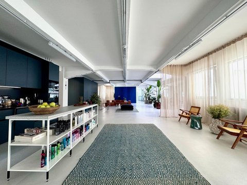 The Apartment - náhled 14