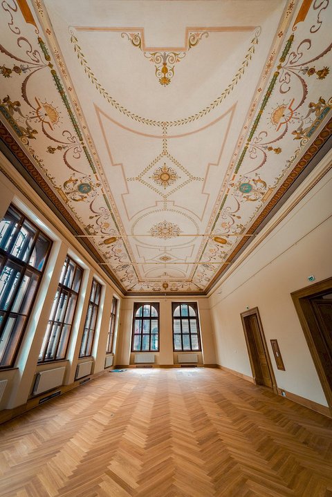 Uměleckoprůmyslové museum v Praze - Příčný sál - náhled 6