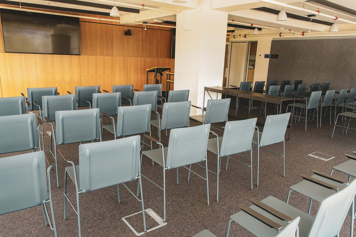 Posluchárna WPP@WPP Campus - obrázek 1