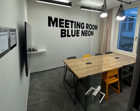 Zenwork Praha - Blue Neon – meeting room - náhled 1