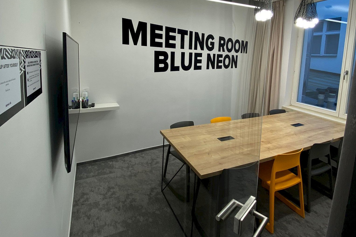 Blue Neon – meeting room@Zenwork Praha - obrázek 1